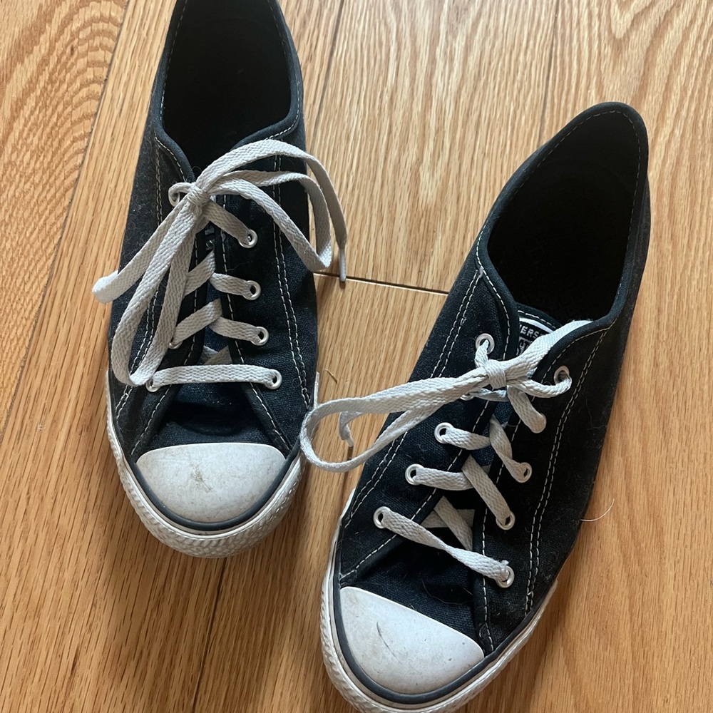 CONVERSE black and white